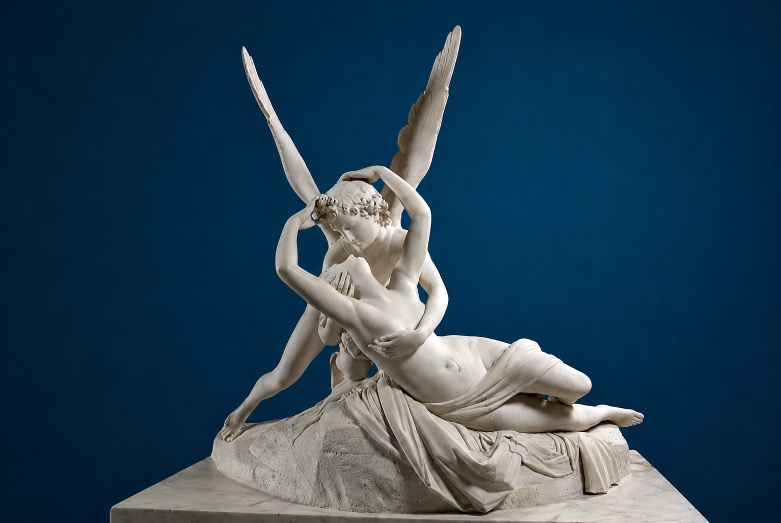 Psiquê Revivida pelo Beijo de Cupido — escultura de Antonio Canova